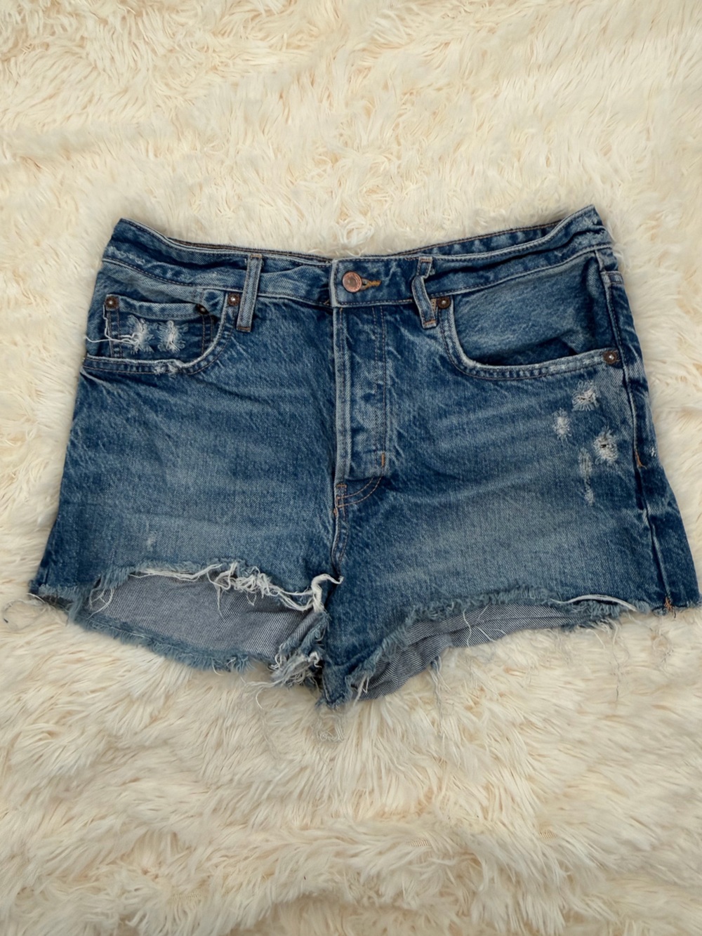 We The Free Good Time Relaxed Denim Distressed Cut Off Shorts - Picture 2 of 8